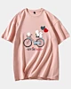Niedliche Katze beim Fahrradfahren - Übergroßes Drop Shoulder T-Shirt