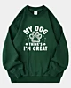 Mon chien pense que je suis un grand sweatshirt oversized.