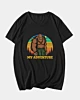 Retro Sasquatch Bigfoot Adventure - T-Shirt mit V-Ausschnitt