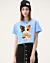 Adorable chat de dessin animé tenant un objet en bois fermé - Cropped T-Shirt