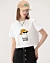 Mignon tee-shirt jaune à motifs de chat cool avec des lunettes de soleil et des chapeaux.